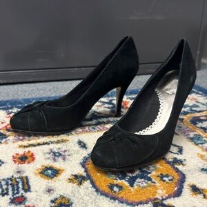 Seychelles Black Suede Bow Pumps Heels Anthropologie Size 8 Round Toe